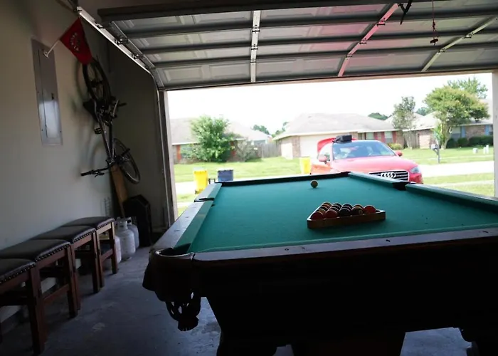 Family Retreat - Pool Table, Gym And Fire Pit *